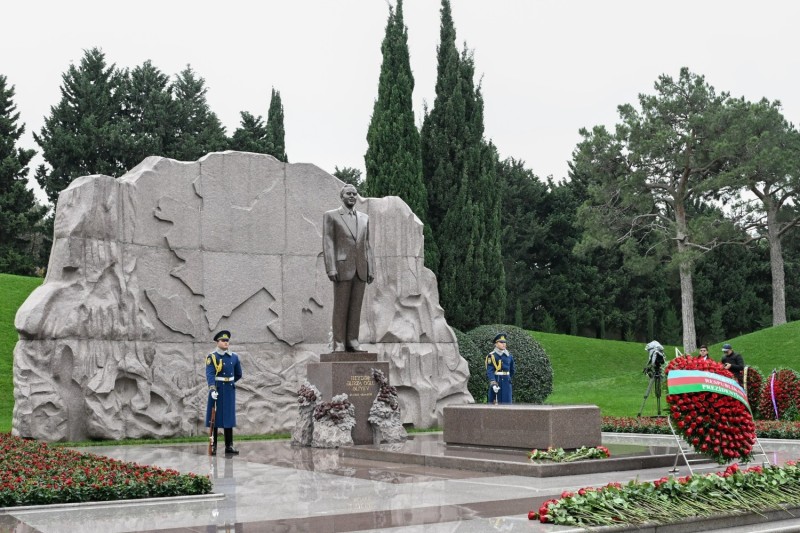 Ümummilli Liderin əziz xatirəsi yad edildi - FOTOLAR